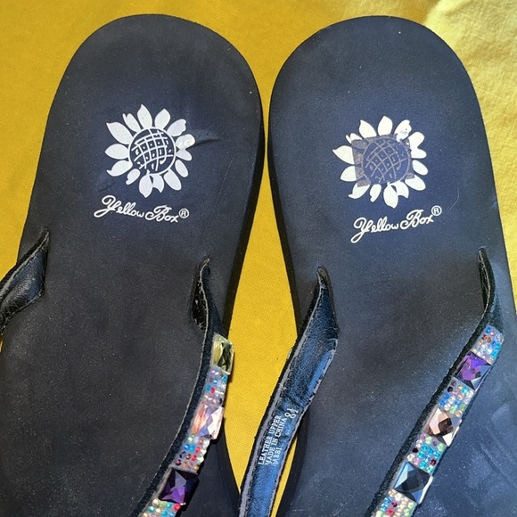 Yellow Box bejeweled comfy flip flops size 8 1/2 - Picture 9 of 9